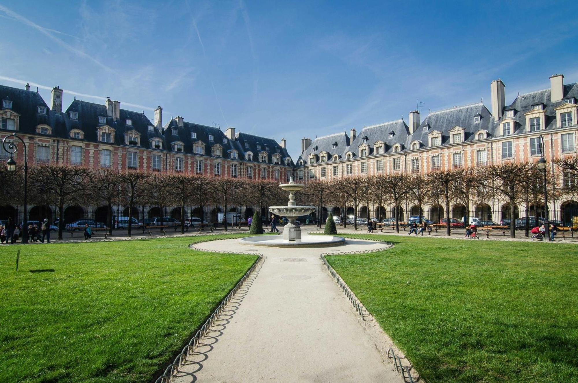 Parisian Charm In The Heart Of The Marais ! Parijs